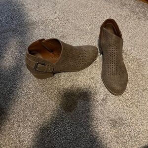 Low slip on boots